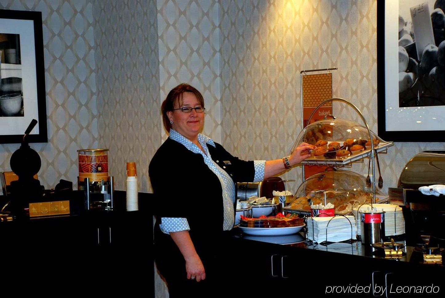 Hampton Inn & Suites By Hilton Lethbridge Ristorante foto